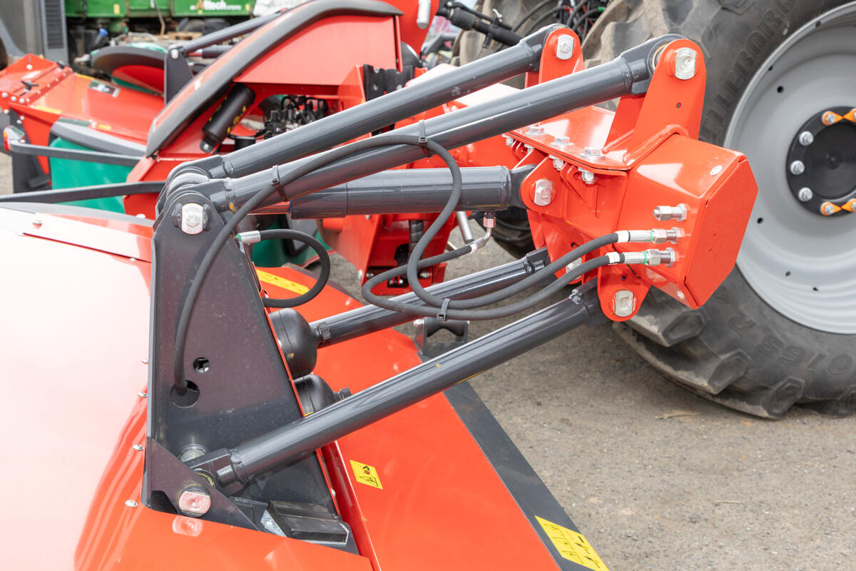 Kverneland-mower-5387MT-Hydraulic_rams